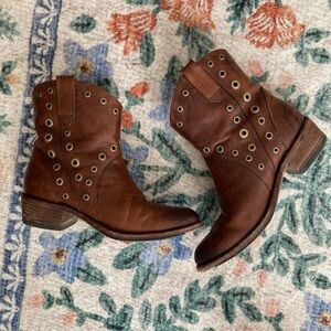 Frye Diana Booties Short Boots Eyelet 6.5 Brown Used Very Good